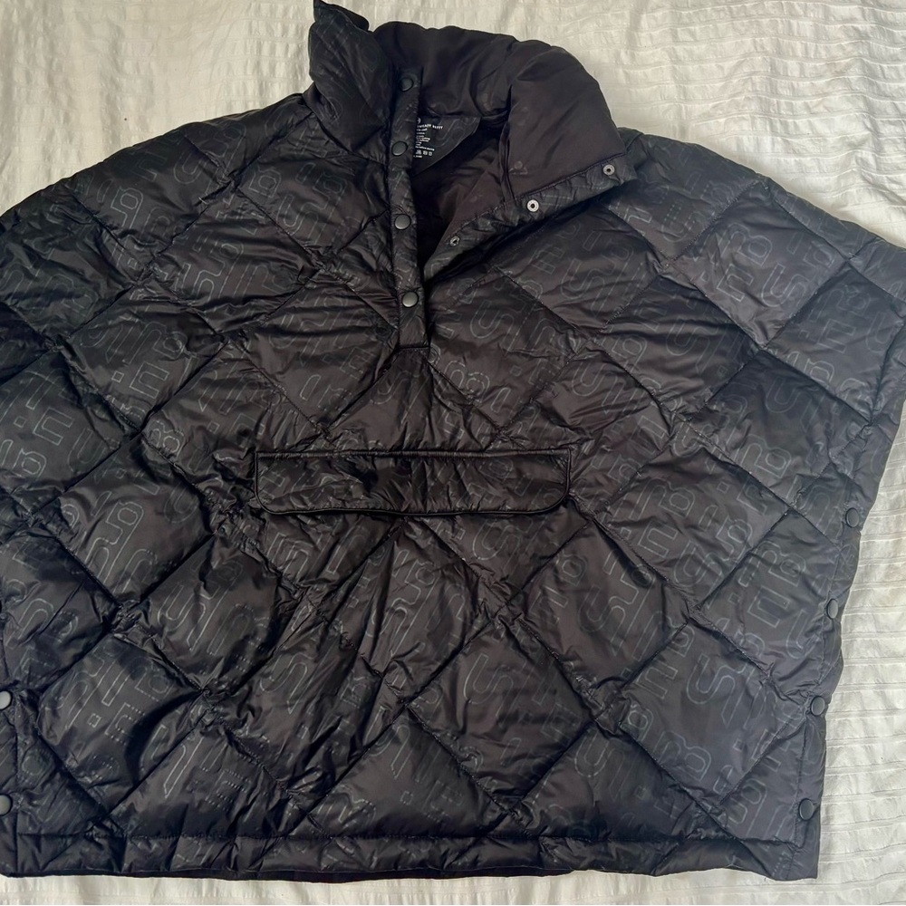 Sweaty Betty x Halle Berry rē•spin Black Luna Quilted Puffer Poncho xs/s